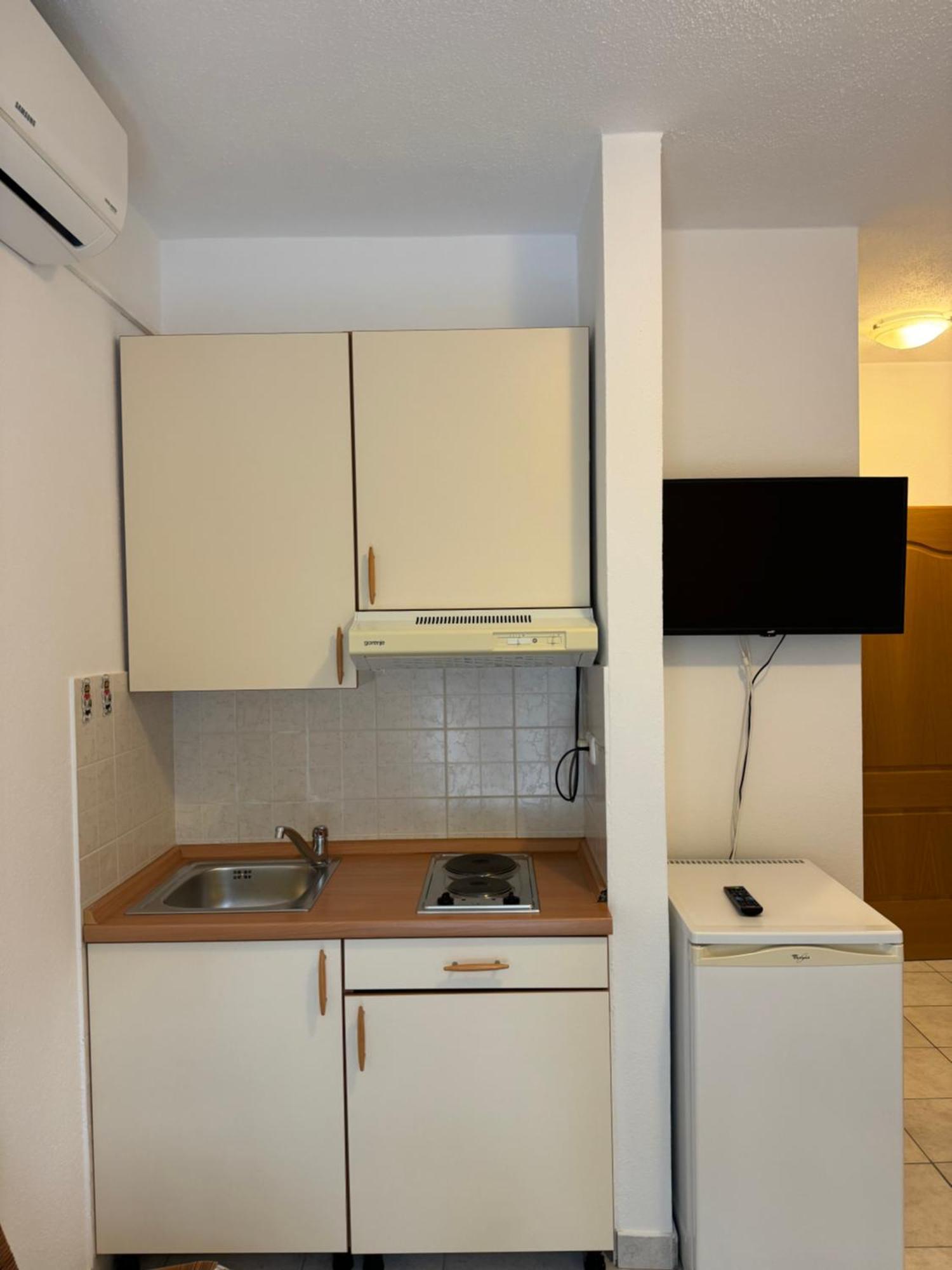 House 100M From The Beach With Free Parking And Breakfast บาชกาโวดา ภายนอก รูปภาพ