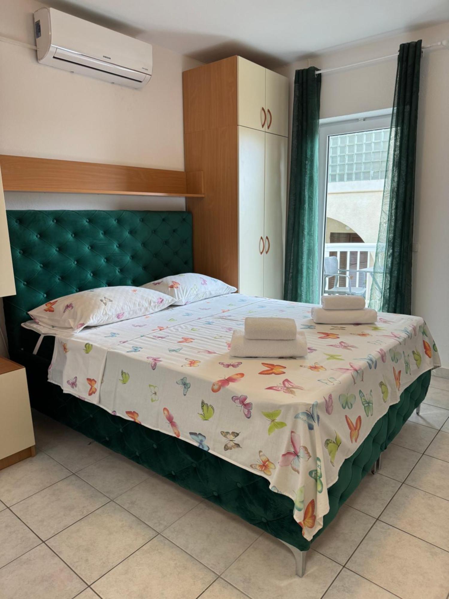 House 100M From The Beach With Free Parking And Breakfast บาชกาโวดา ภายนอก รูปภาพ